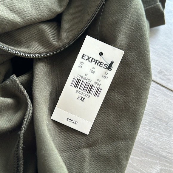 NWT EXPRESS JUMPSUIT WITH POCKETS OLIVE COLOR - Picture 7 of 7
